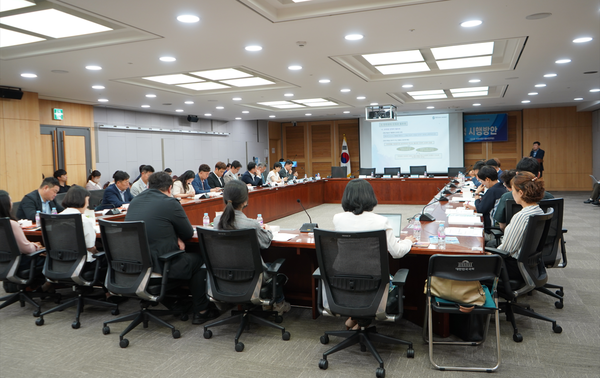 ⓒ 이규은 동서울대학교 교수가  ‘위험사회 안전윤리와 안전권’에 대해 주제 발표를 하고 있다/사진- 세이프티퍼스트닷뉴스